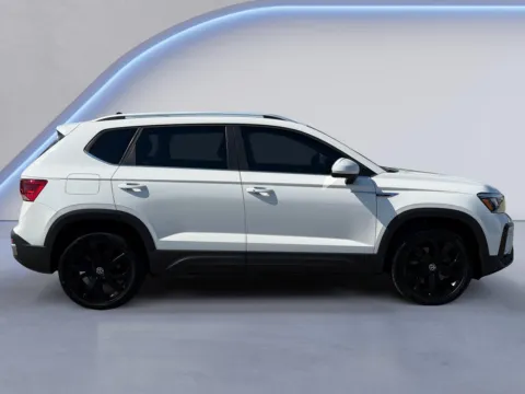 Photos of 2023 Volkswagen Taos SE for sale in Maryville, TN at Twin City Certified