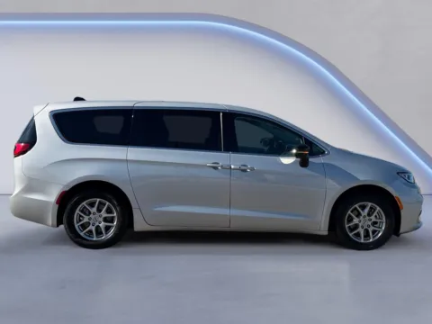 Photos of 2024 Chrysler Pacifica Touring L for sale in Maryville, TN at Twin City Certified