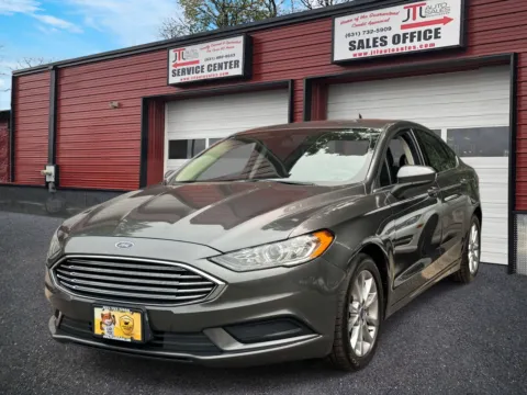 Silver 2017 Ford Fusion SE FWD for sale in Selden, NY