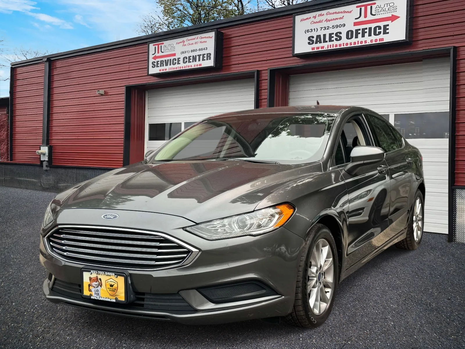 Silver 2017 Ford Fusion SE FWD for sale in Selden, NY