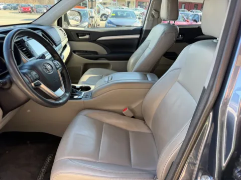 More photos of 2018 Toyota Highlander XLE Sport Utility 4D at Gesner Auto, MA