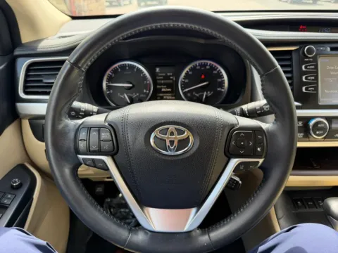 More photos of 2018 Toyota Highlander XLE Sport Utility 4D at Gesner Auto, MA