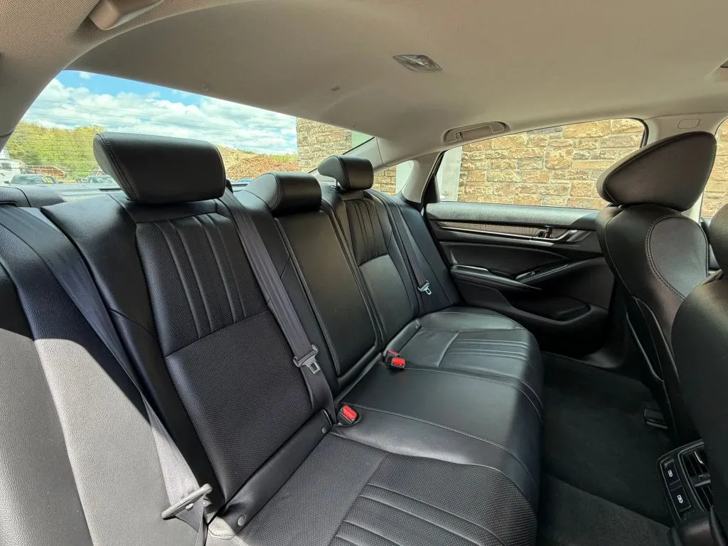 2021 Honda Accord EX-L - Photo 12
