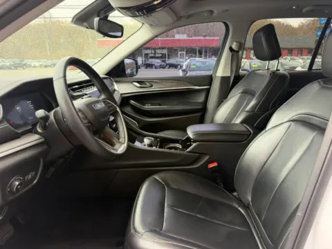 More photos of 2022 Jeep Grand Cherokee All New Limited Sport Utility 4D at Gesner Auto, MA