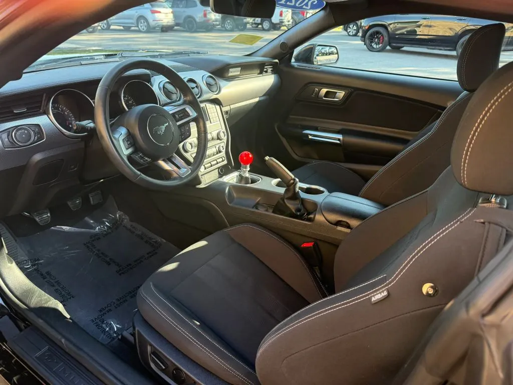 2021 Ford Mustang GT - Photo 12