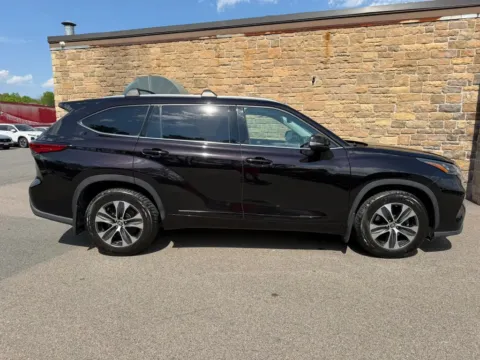Another view of 2020 Toyota Highlander XLE Sport Utility 4D for sale in Taunton, MA at Gesner Auto