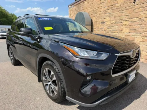 Photos of 2020 Toyota Highlander XLE Sport Utility 4D for sale in Taunton, MA at Gesner Auto