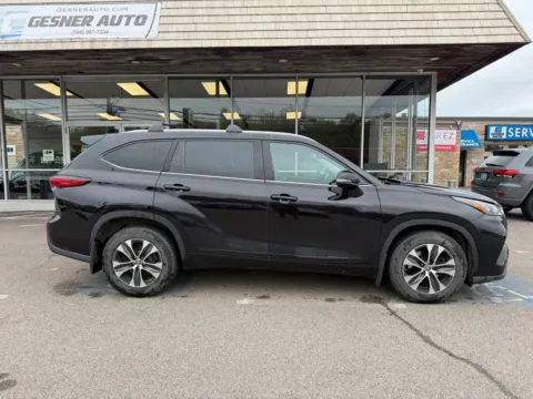Photos of 2020 Toyota Highlander XLE Sport Utility 4D for sale in Taunton, MA at Gesner Auto