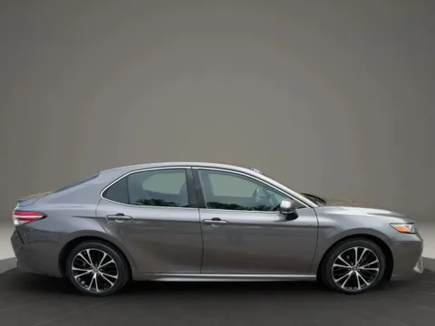 Photos of 2018 Toyota Camry SE Sedan 4D for sale in Taunton, MA at Gesner Auto