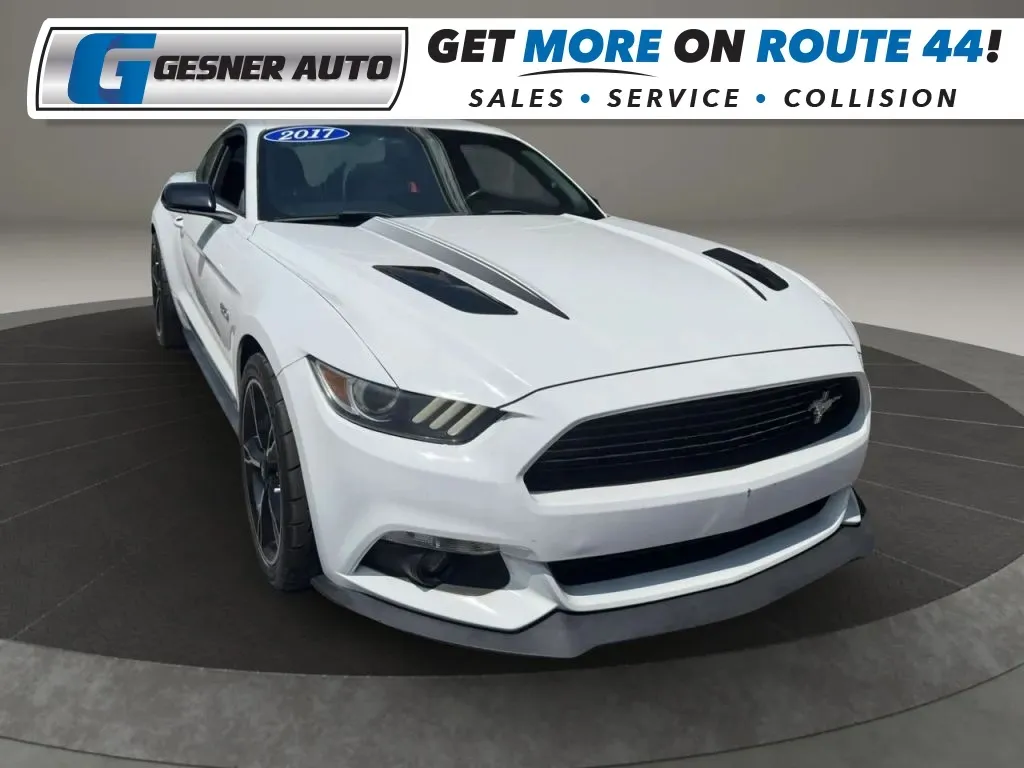 2017 Ford Mustang GT Coupe Premium's photo