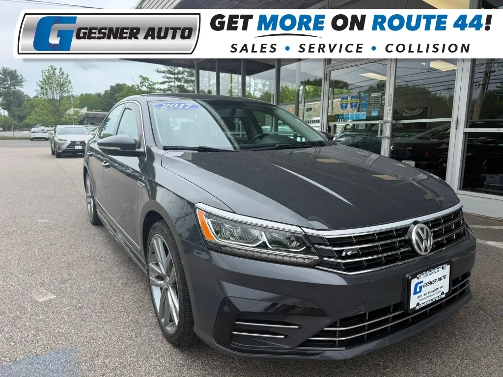 2017 Volkswagen Passat 1.8T R-Line w/ Comfort Pkg. Auto's photo