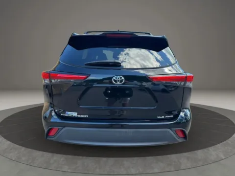 More photos of 2023 Toyota Highlander XLE Sport Utility 4D at Gesner Auto, MA