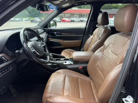 More photos of 2021 Kia Telluride SX Sport Utility 4D at Gesner Auto, MA