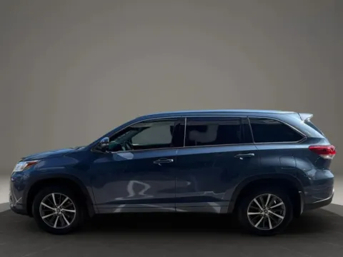 More photos of 2017 Toyota Highlander XLE Sport Utility 4D at Gesner Auto, MA