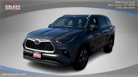 Gray 2022 Toyota Highlander XLE for sale in West Seneca, NY