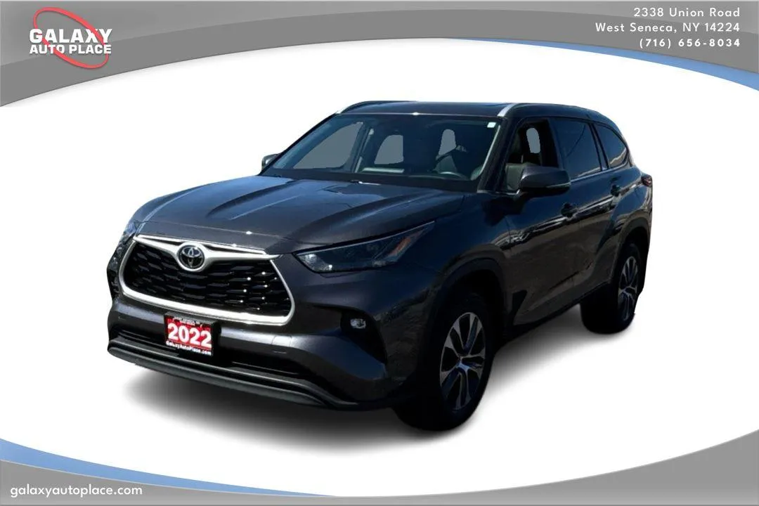 Gray 2022 Toyota Highlander XLE for sale in West Seneca, NY