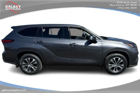 More photos of 2022 Toyota Highlander XLE at Galaxy Auto Place, NY