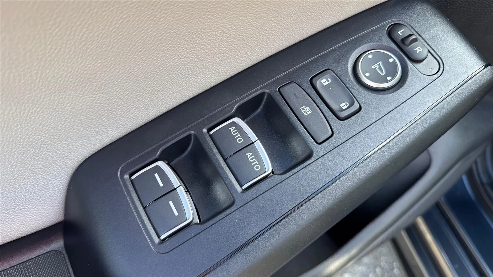 2023 Honda Civic Hatchback EX-L - Photo 20