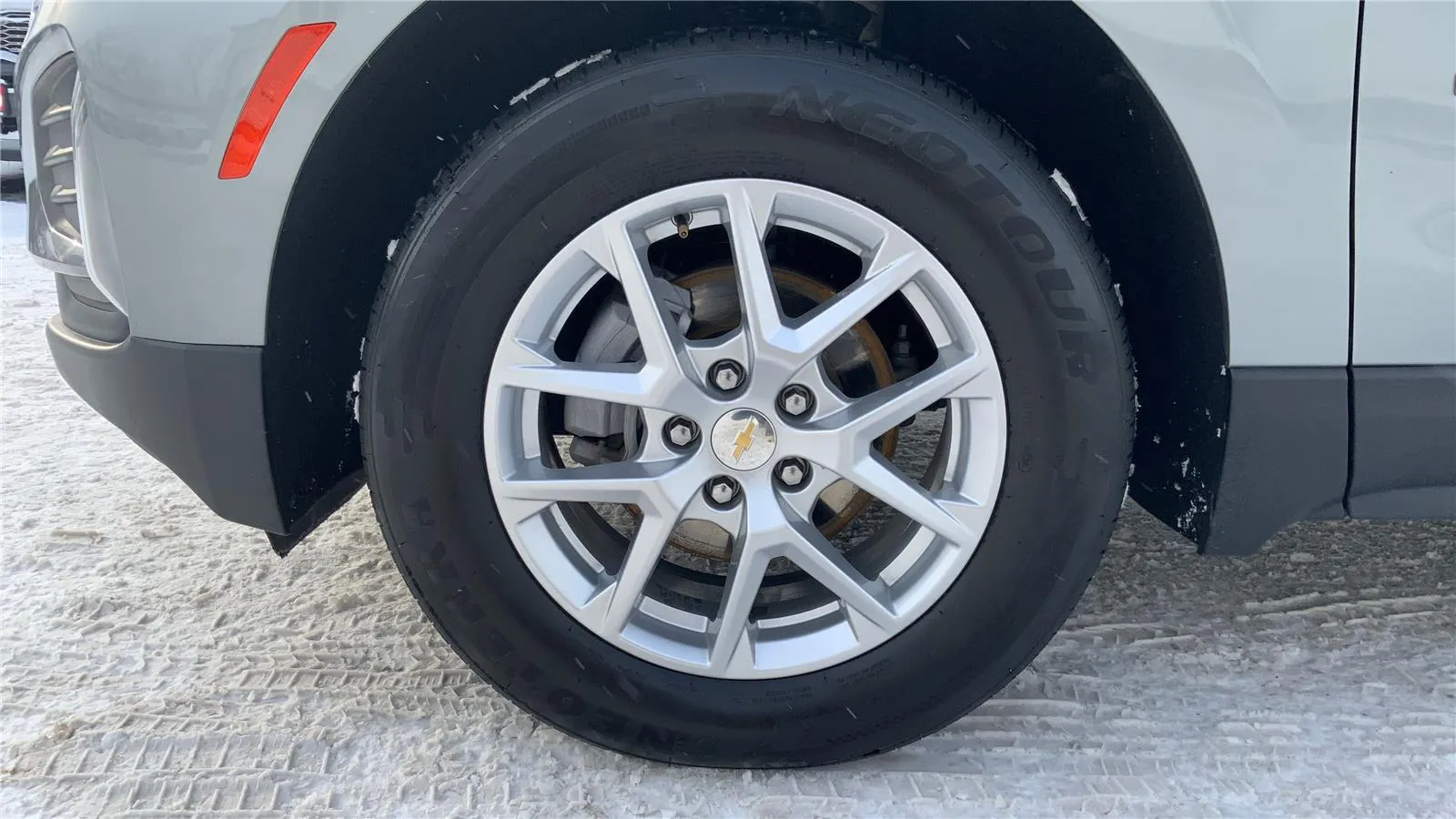 2024 Chevrolet Equinox LT - Photo 25