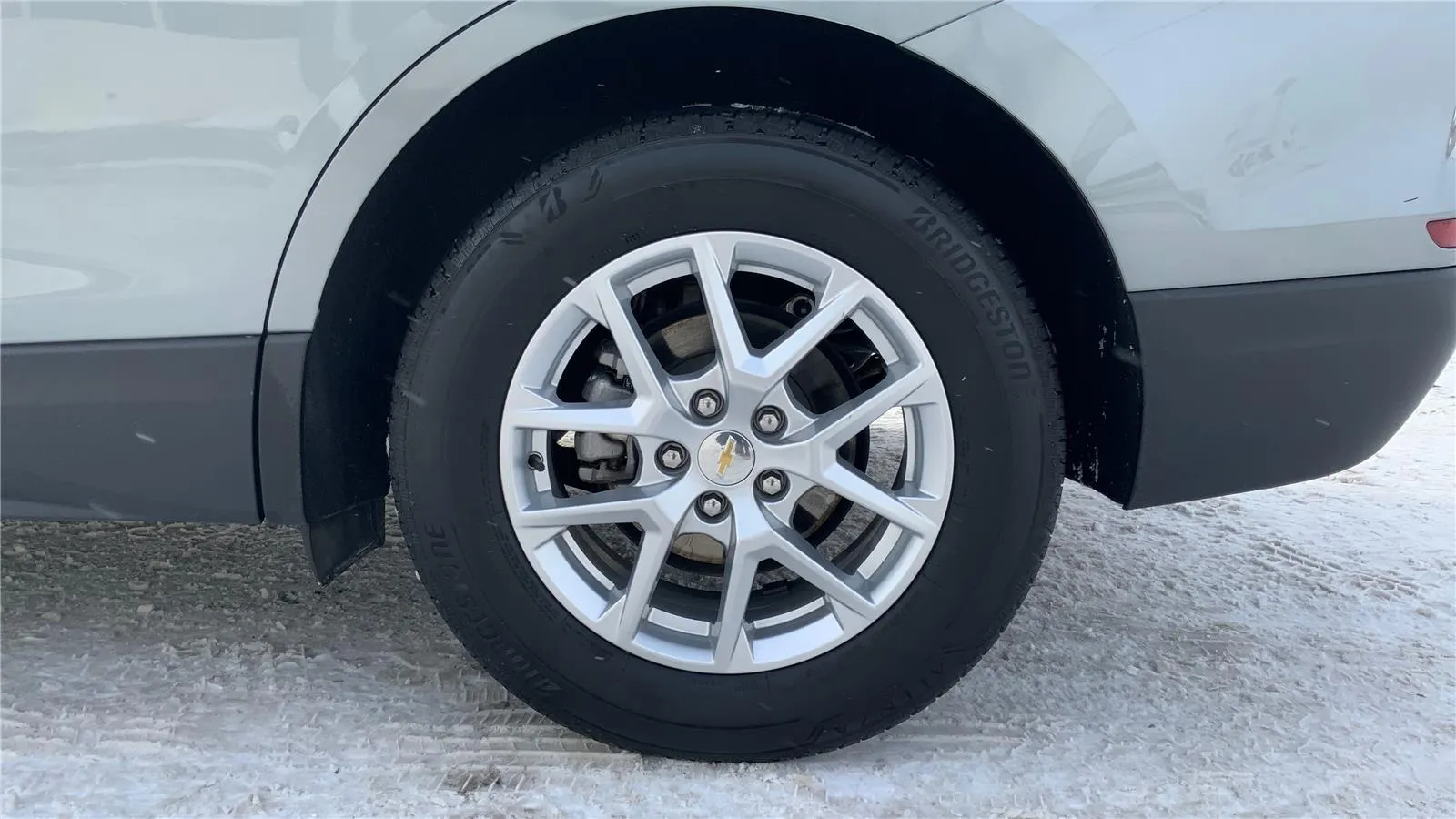 2024 Chevrolet Equinox LT - Photo 29