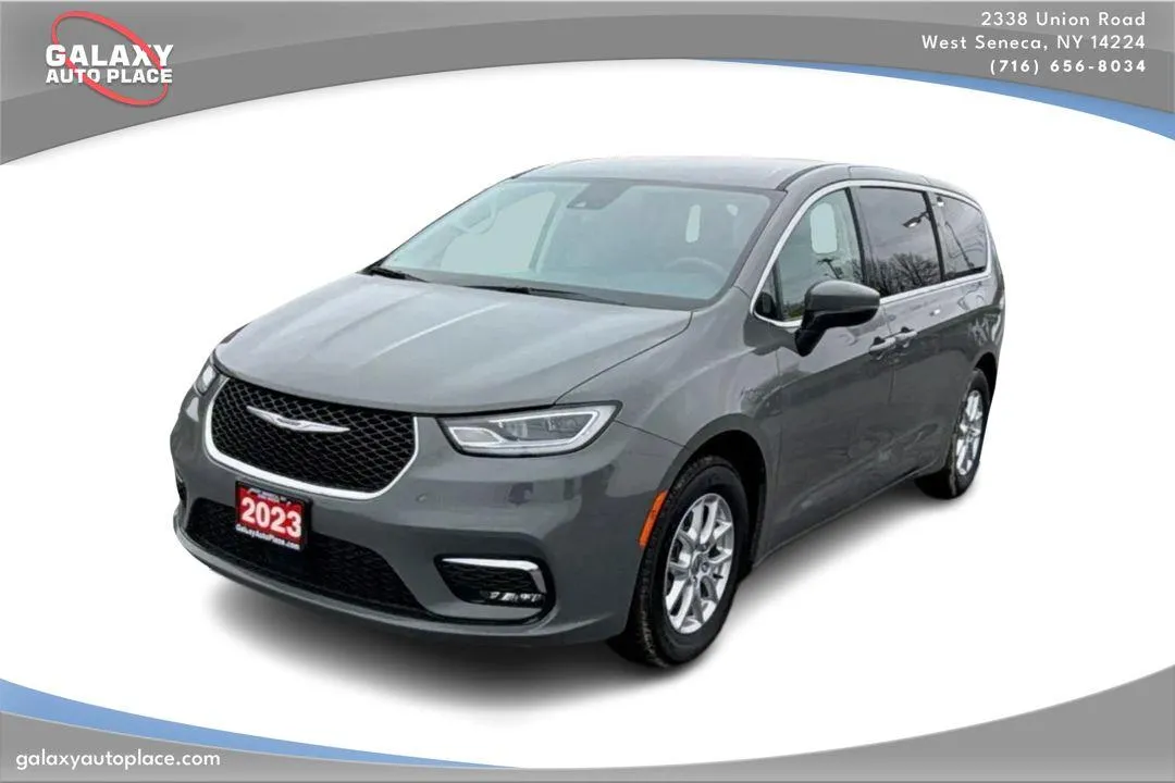 2023 Chrysler Pacifica Touring L for sale in West Seneca, NY