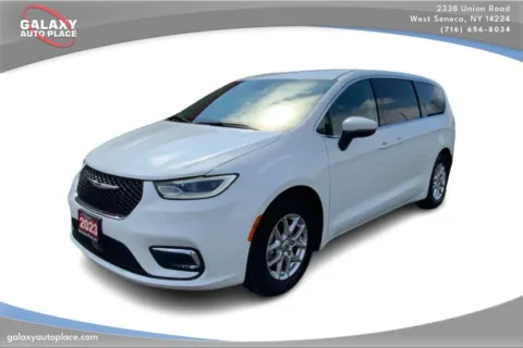 White 2023 Chrysler Pacifica Touring L for sale in West Seneca, NY