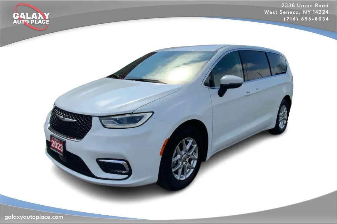 White 2023 Chrysler Pacifica Touring L for sale in West Seneca, NY