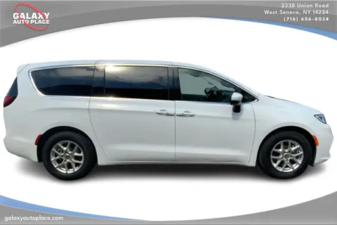 More photos of 2023 Chrysler Pacifica Touring L at Galaxy Auto Place, NY