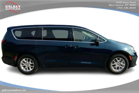 More photos of 2023 Chrysler Pacifica Touring L at Galaxy Auto Place, NY