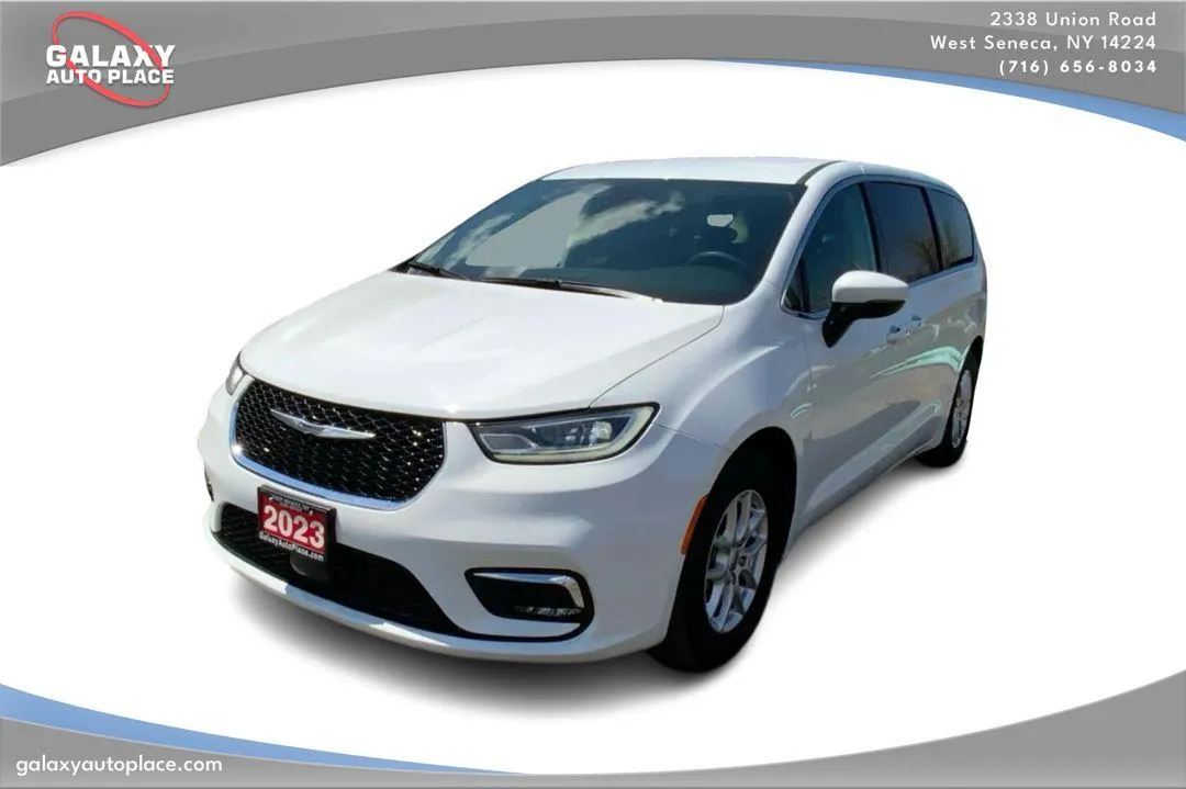 White 2023 Chrysler Pacifica Touring L for sale in West Seneca, NY