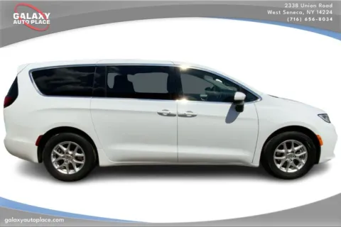 More photos of 2023 Chrysler Pacifica Touring L at Galaxy Auto Place, NY