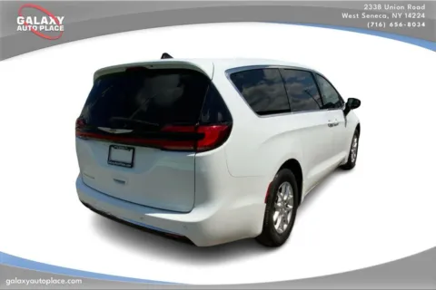 More photos of 2023 Chrysler Pacifica Touring L at Galaxy Auto Place, NY
