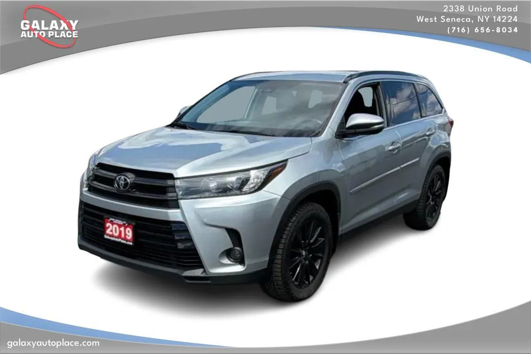 Silver 2019 Toyota Highlander SE for sale in West Seneca, NY