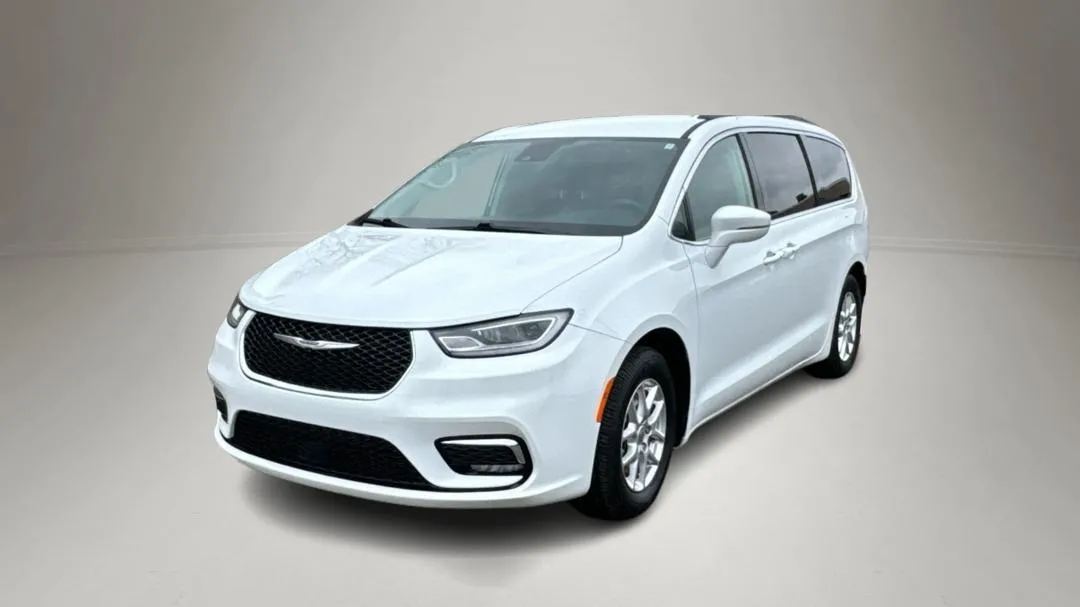 White 2022 Chrysler Pacifica Touring L for sale in West Seneca, NY