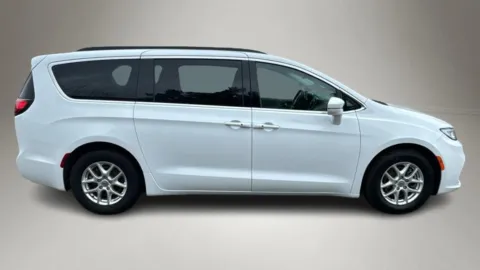 More photos of 2022 Chrysler Pacifica Touring L at Galaxy Auto Place, NY