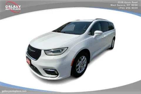 White 2022 Chrysler Pacifica Touring L for sale in West Seneca, NY