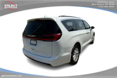 More photos of 2022 Chrysler Pacifica Touring L at Galaxy Auto Place, NY