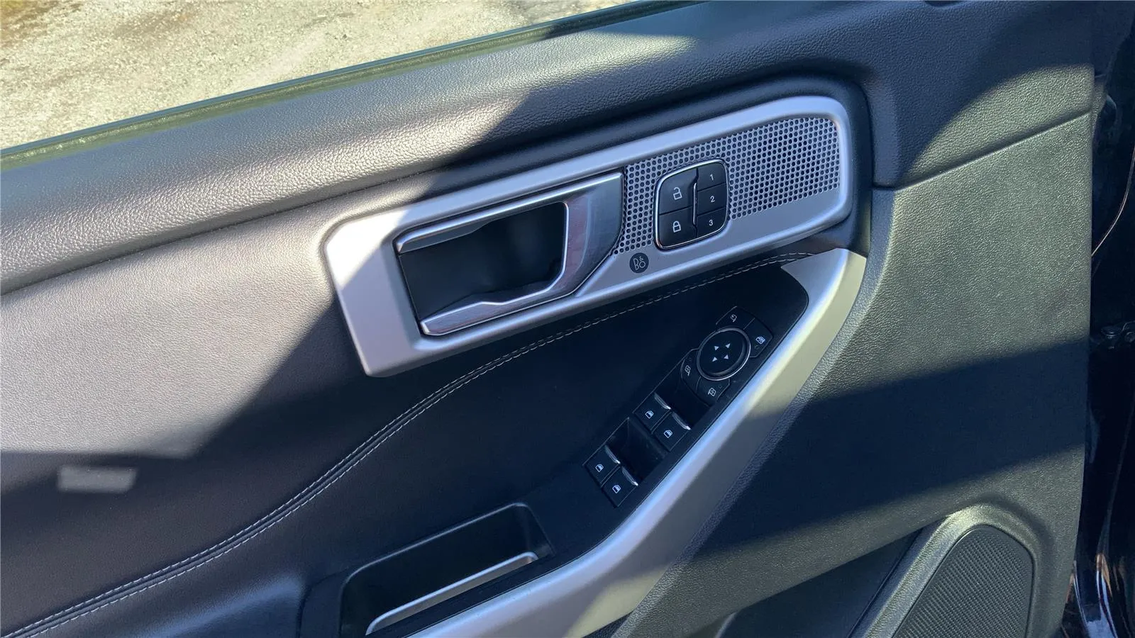 2022 Ford Explorer Limited - Photo 21