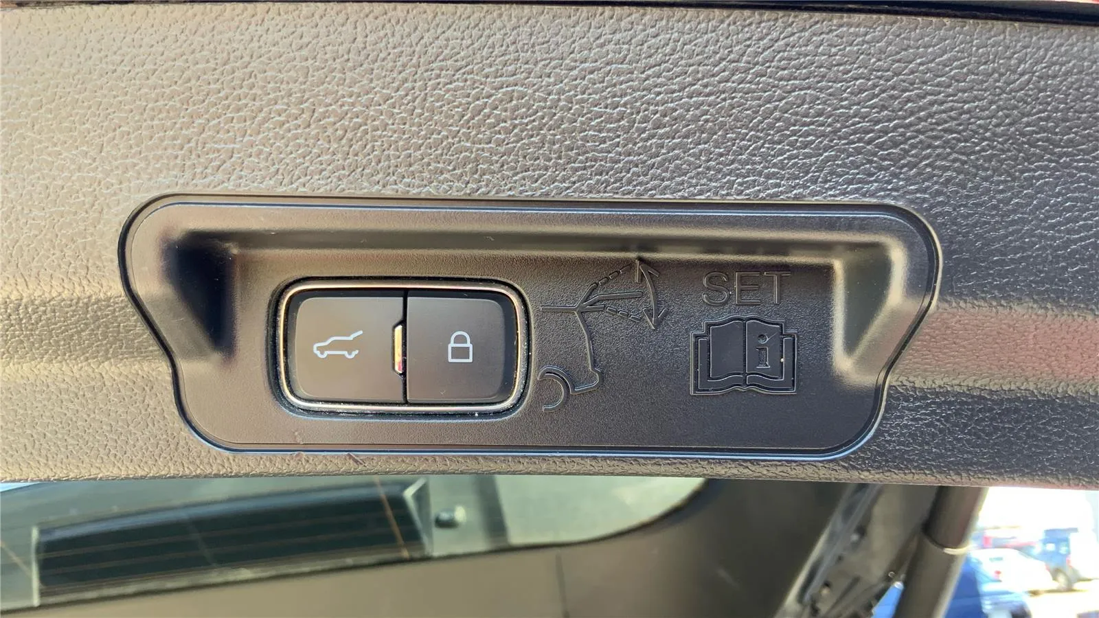 2022 Ford Explorer Limited - Photo 31