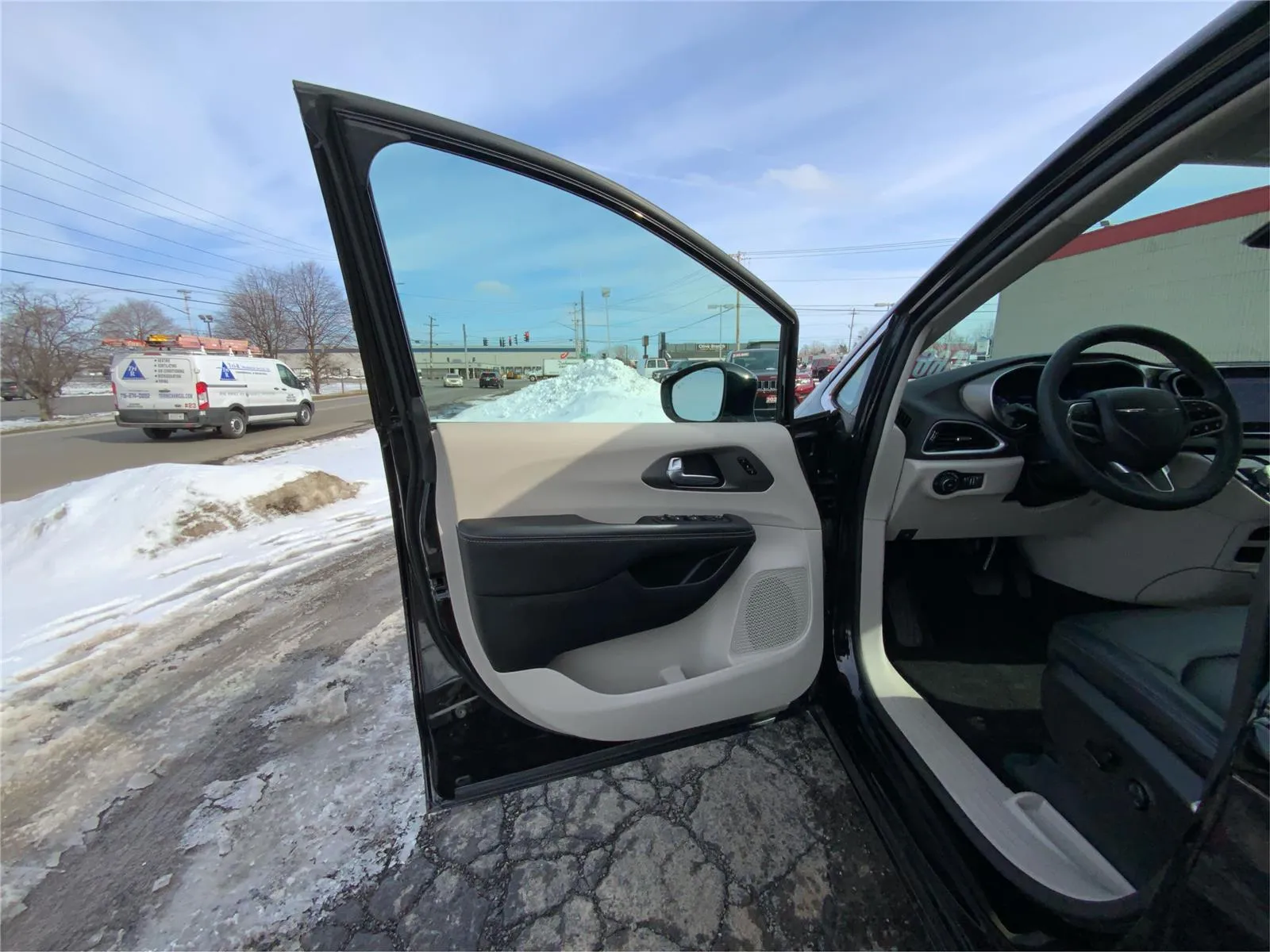 2024 Chrysler Pacifica Touring L - Photo 20
