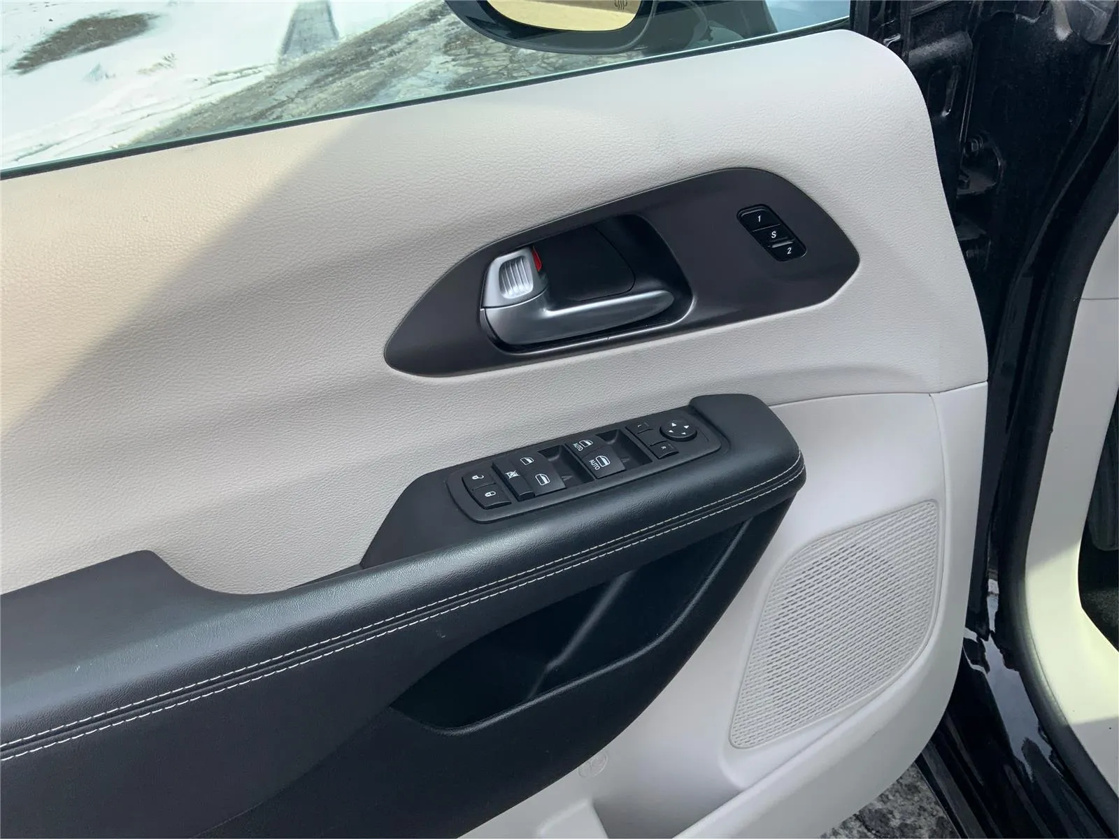 2024 Chrysler Pacifica Touring L - Photo 21