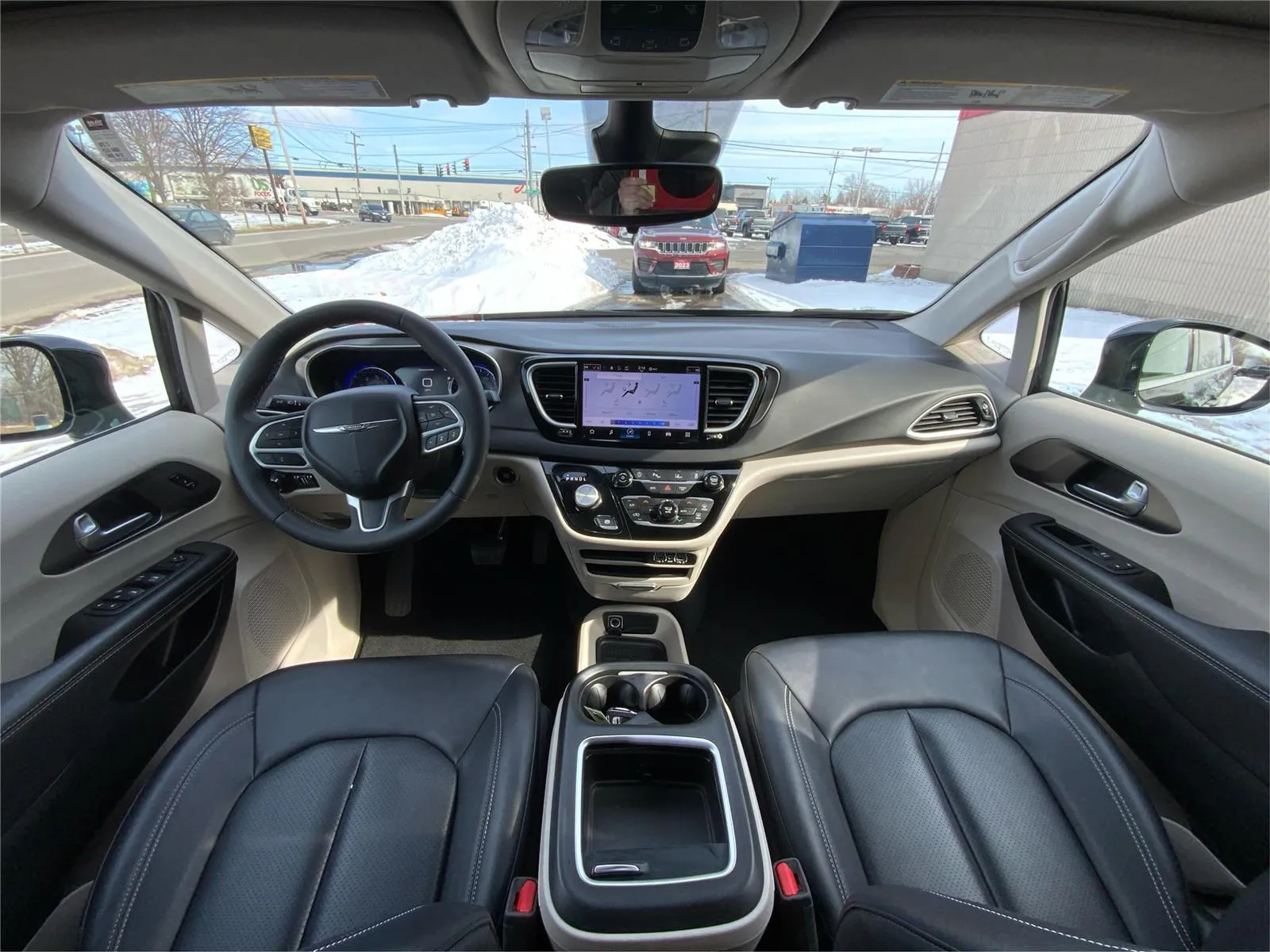 2024 Chrysler Pacifica Touring L - Photo 32