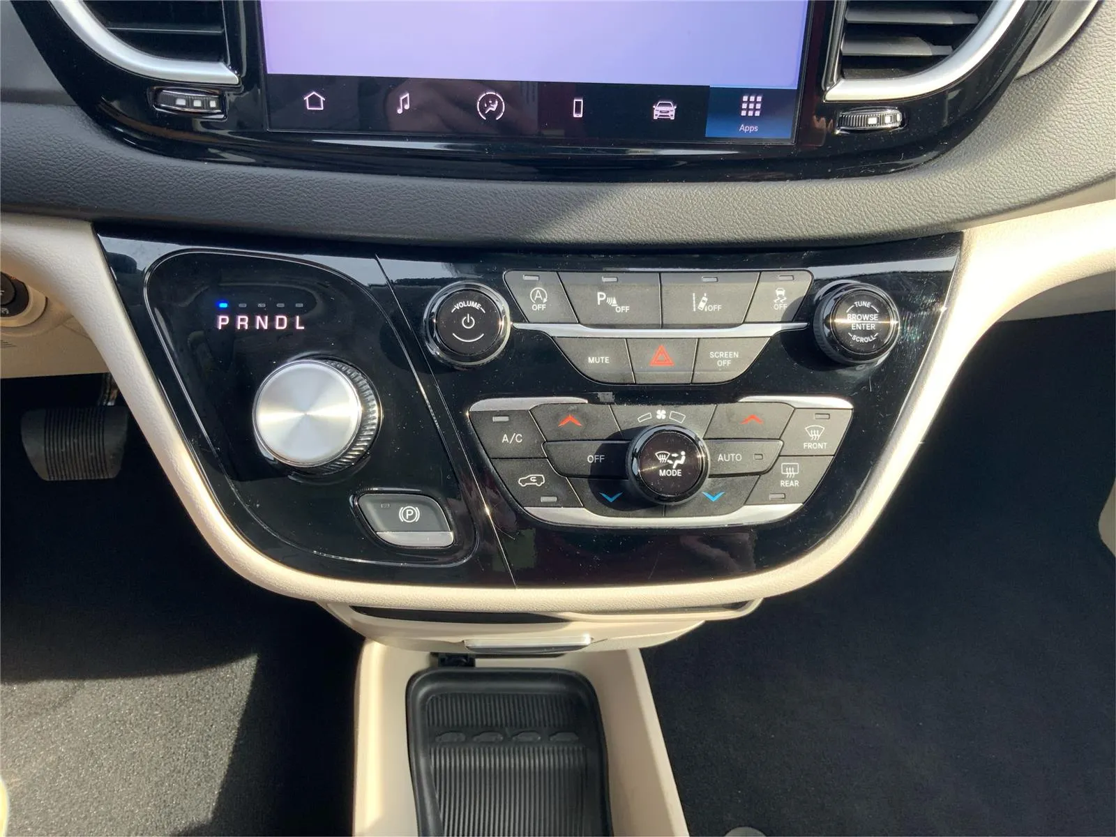 2024 Chrysler Pacifica Touring L - Photo 34