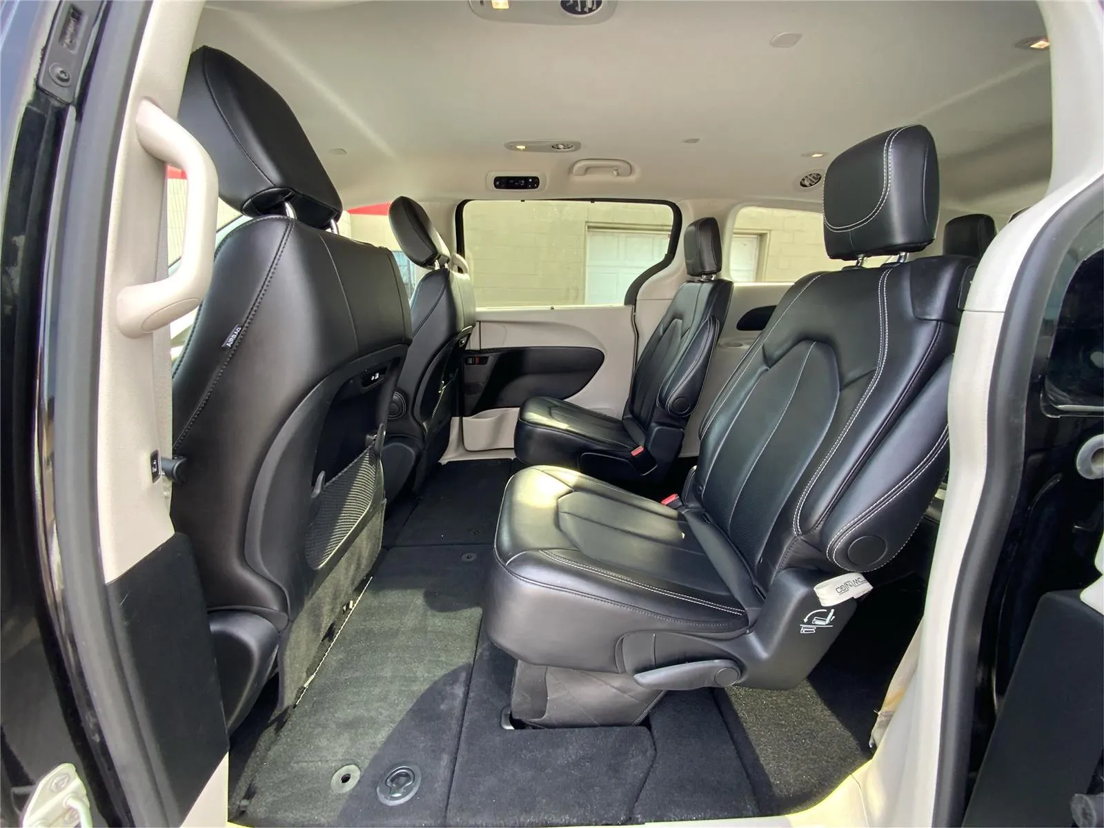 2024 Chrysler Pacifica Touring L - Photo 11