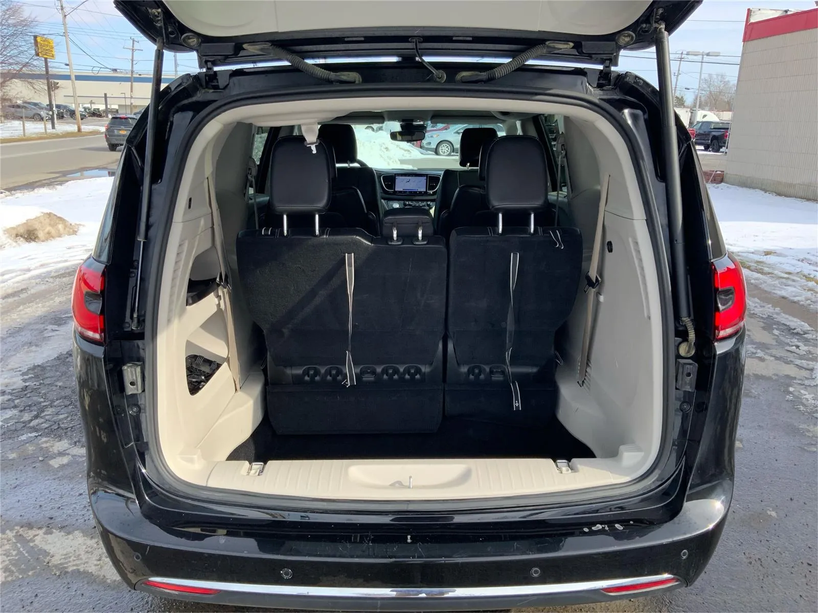2024 Chrysler Pacifica Touring L - Photo 12