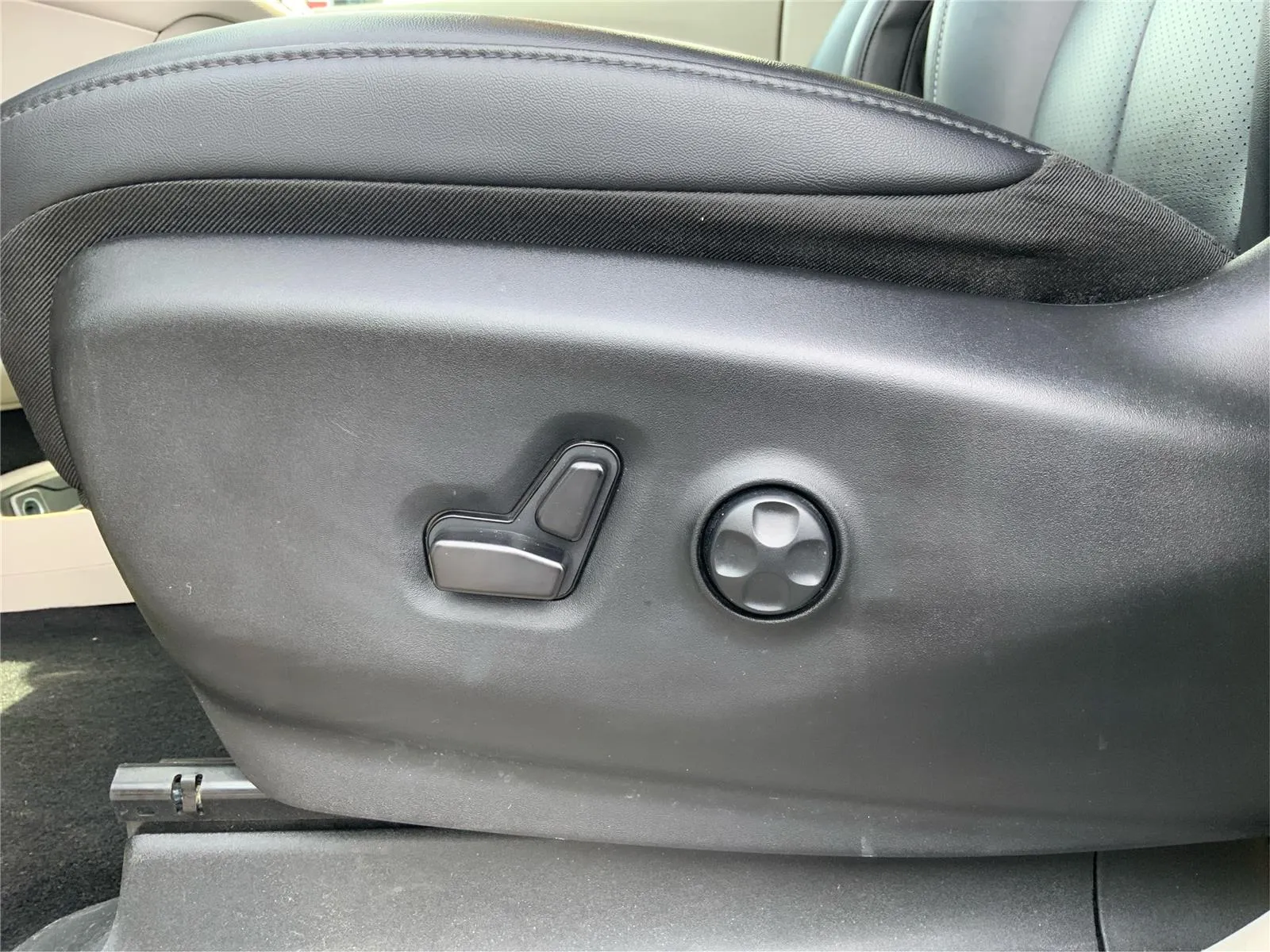 2024 Chrysler Pacifica Touring L - Photo 19
