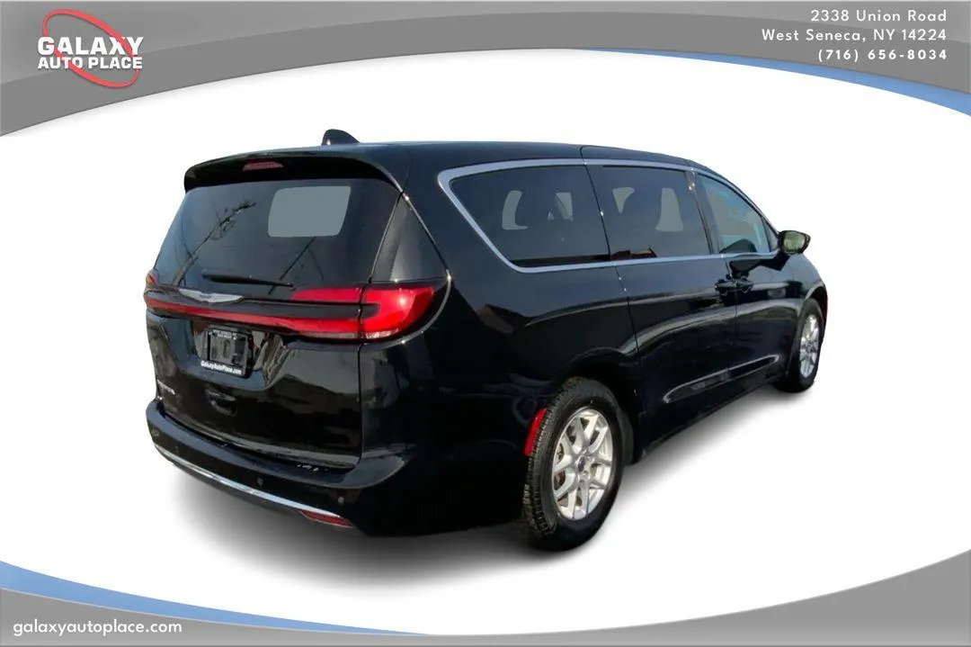 2024 Chrysler Pacifica Touring L - Photo 5