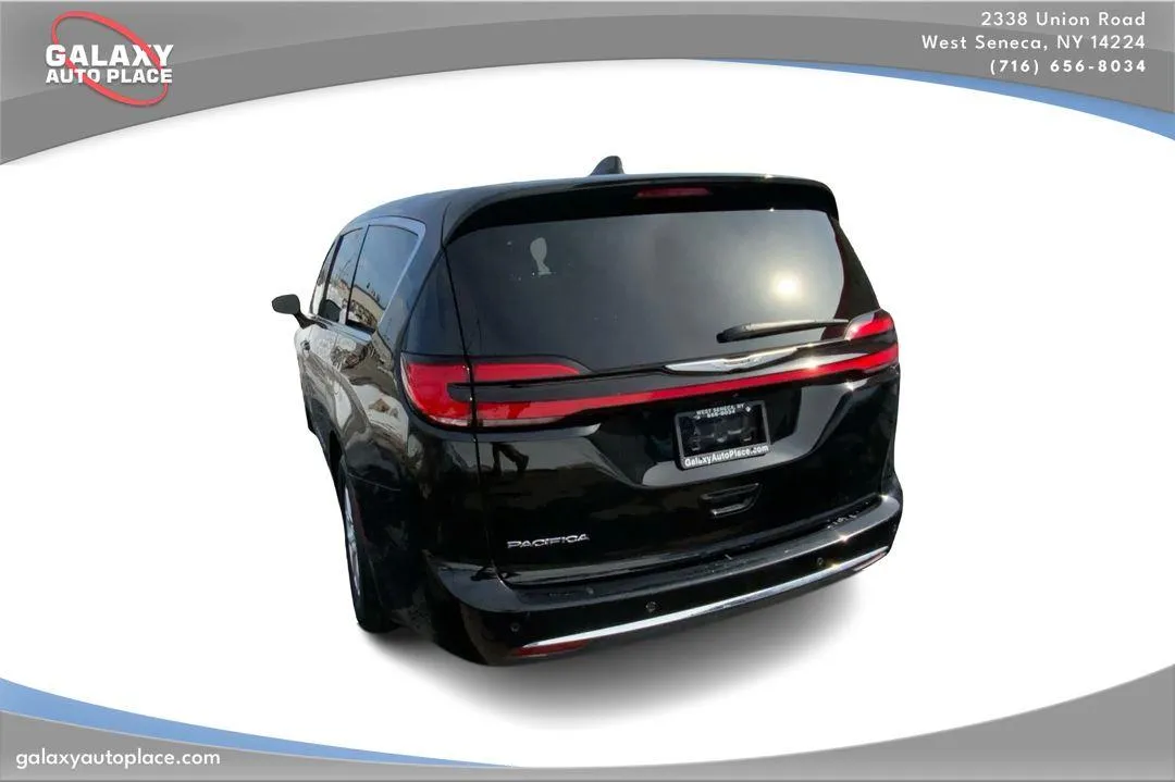 2024 Chrysler Pacifica Touring L - Photo 7
