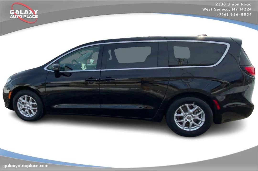 2024 Chrysler Pacifica Touring L - Photo 8