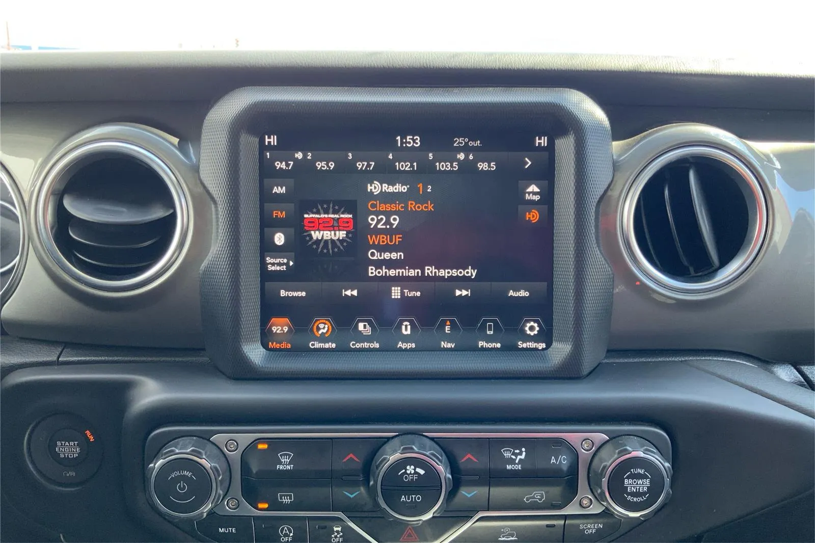2023 Jeep Wrangler 4-Door Sahara - Photo 13